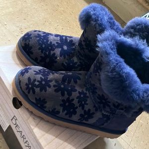 BRAND Ugg boots girls size 3 blue flowers